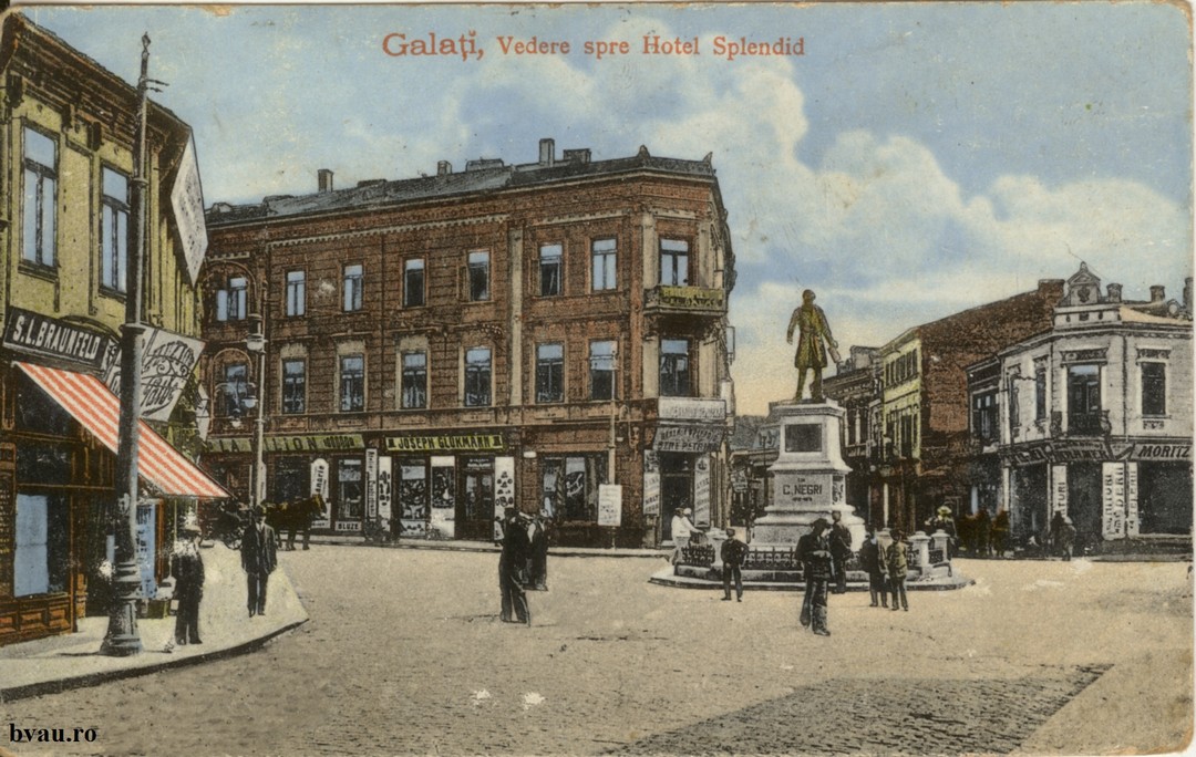 Galati Hotel splendid - În prim plan statuia lui Costache Negri. Pe verso text corespondenţă, datat 25.11.1915, Galaţi